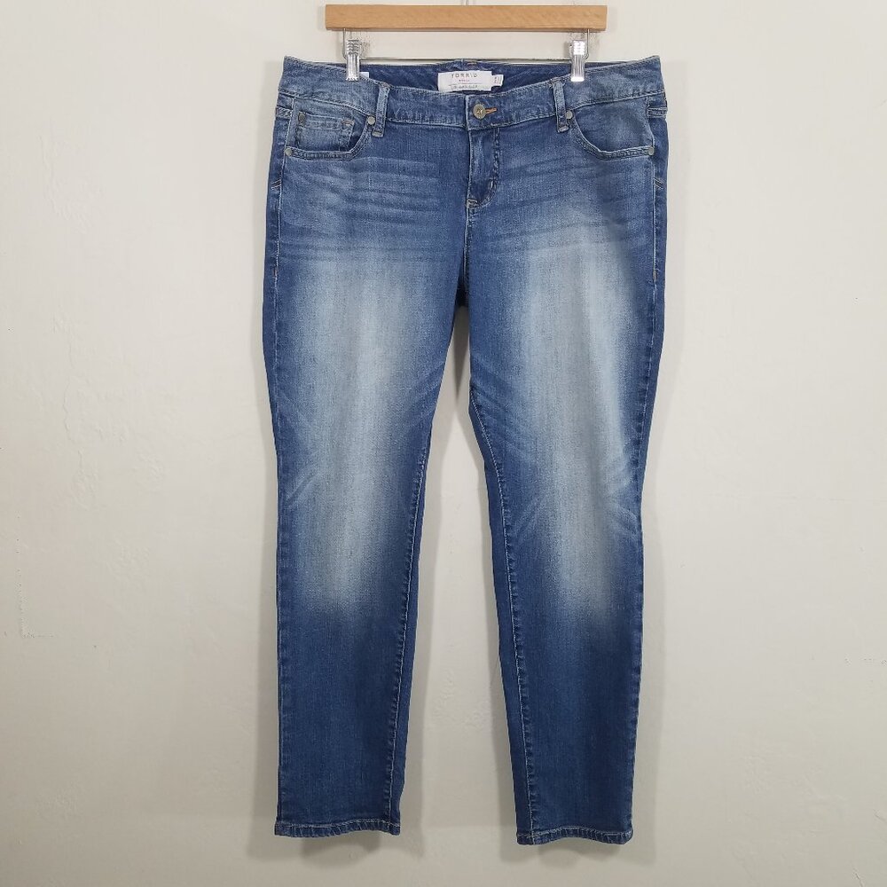 torrid Womenβs Boyfriend Jeans - Light Blue Wash